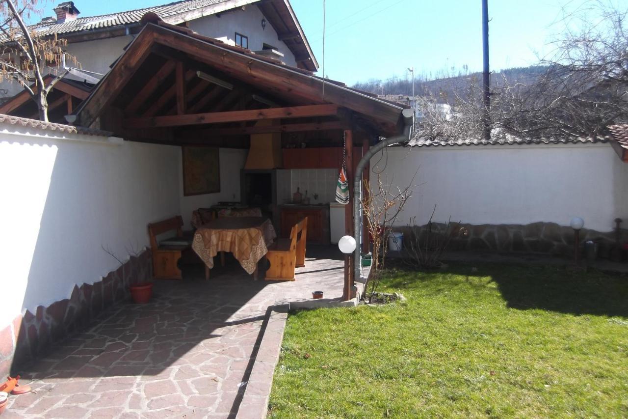 Hotel Borova House Tryavna Esterno foto